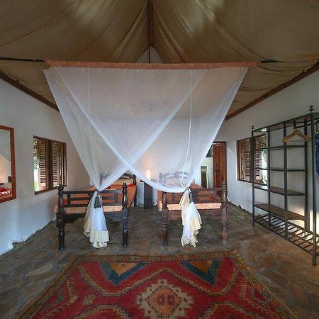 Kinasi Lodge Utende Exterior photo