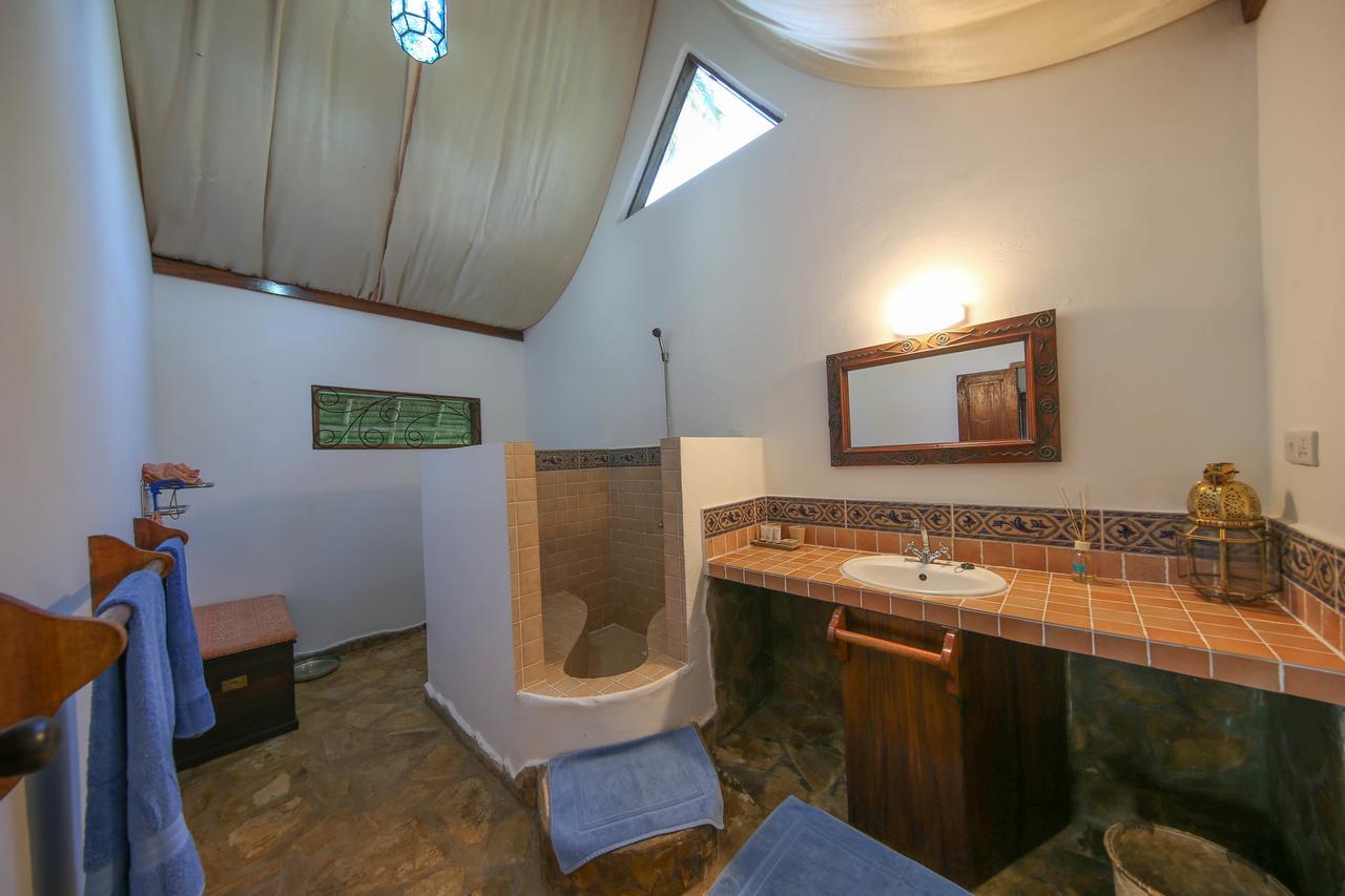 Kinasi Lodge Utende Exterior photo